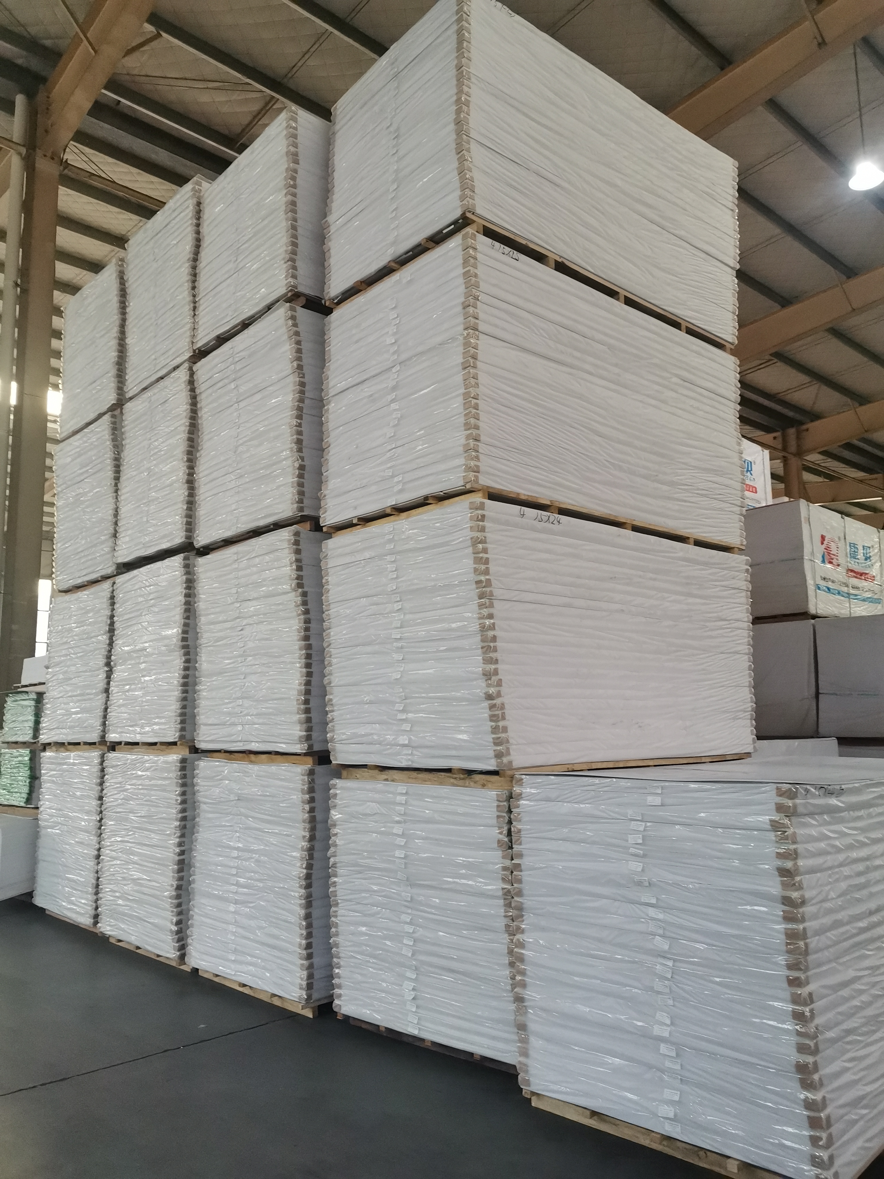 Loading container