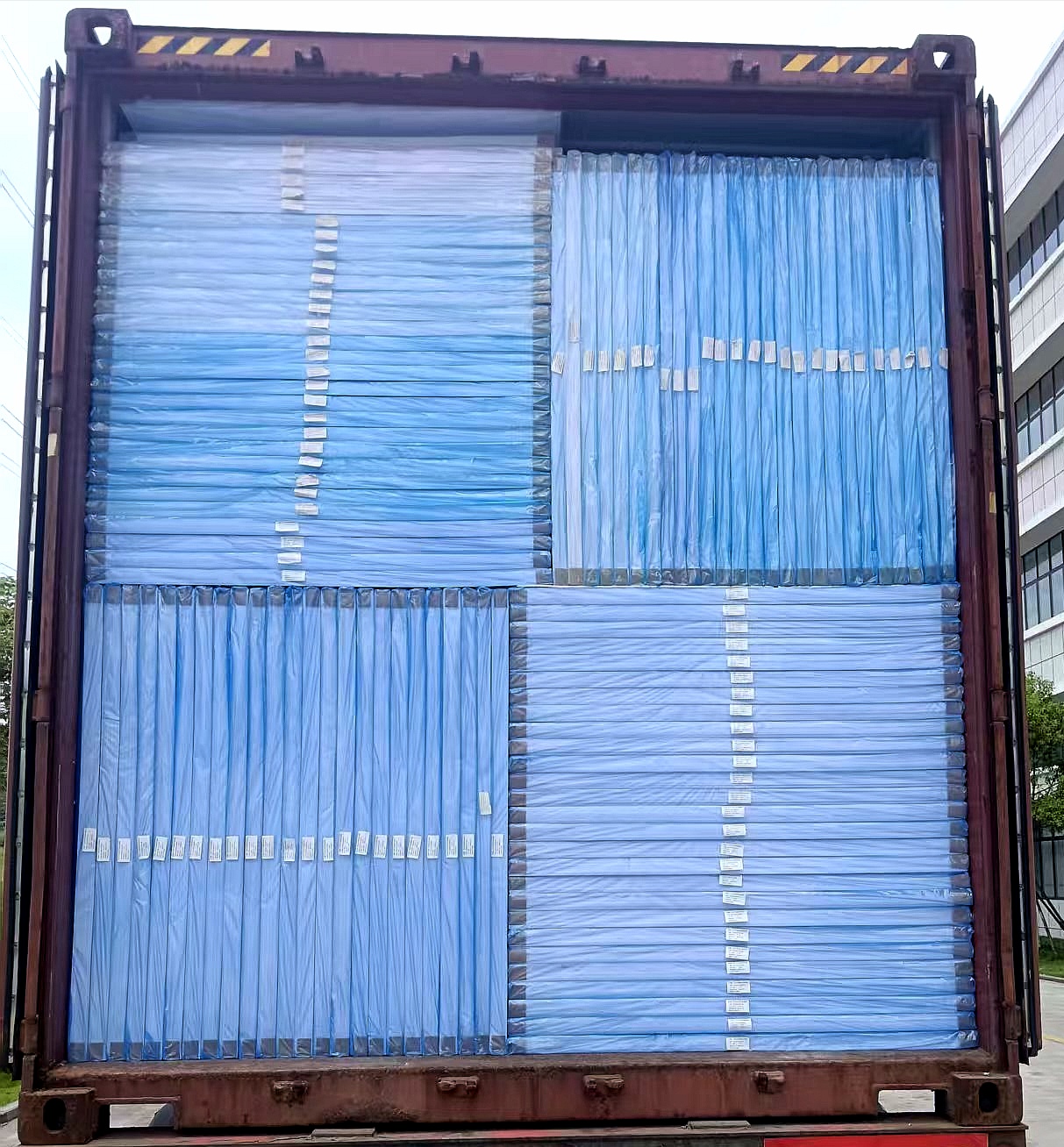 Loading container